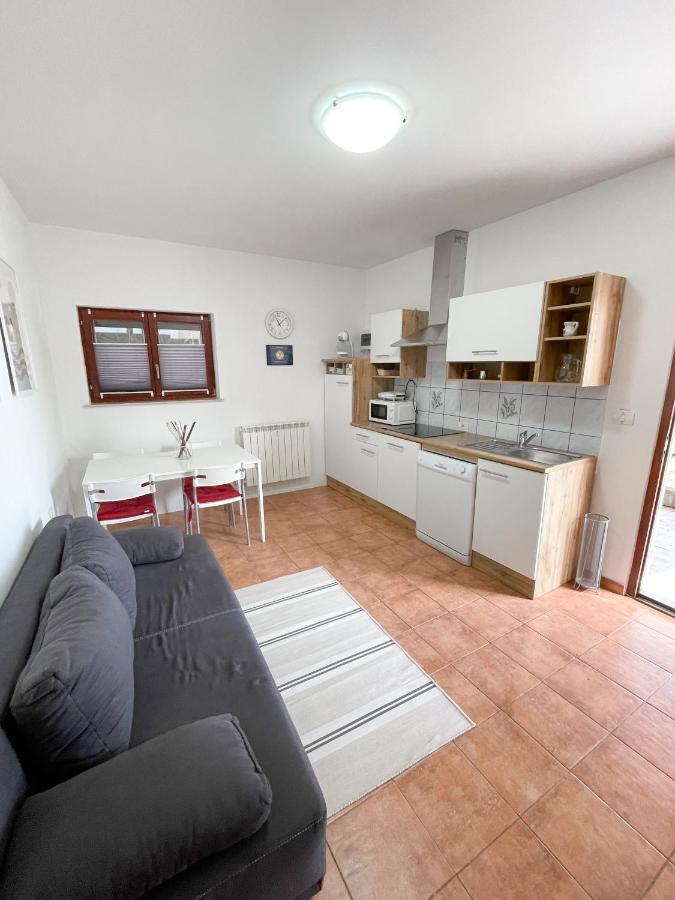 Nona Nina Apartman *